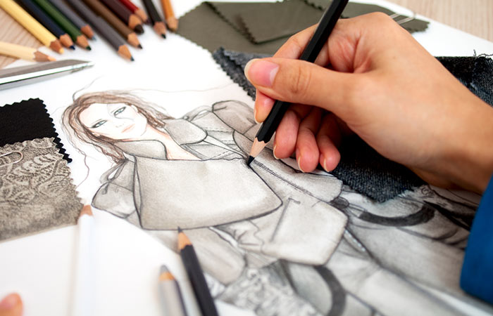 A Comprehensive Guide to Becoming a Fashion Designer