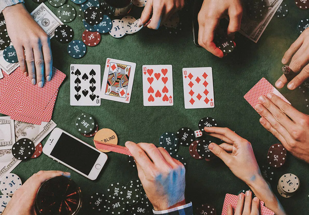What rules guide the fundamental Live Poker game